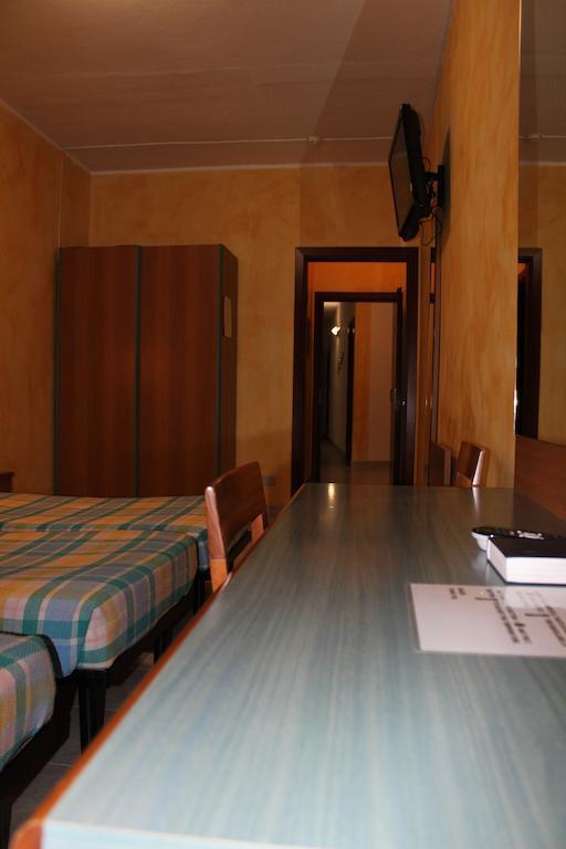 Albergo Napoleone Сант-Амброджо-ди-Вальполичелла Номер фото