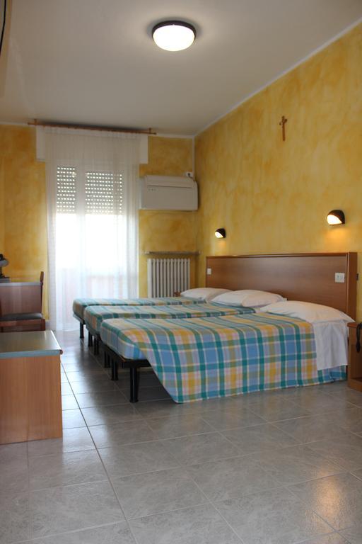 Albergo Napoleone Сант-Амброджо-ди-Вальполичелла Номер фото