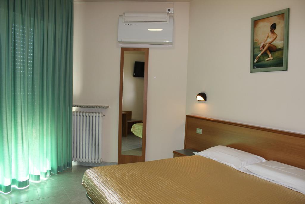 Albergo Napoleone Сант-Амброджо-ди-Вальполичелла Экстерьер фото